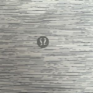 these are white/grayish lululemon capri leggings in a size 10.